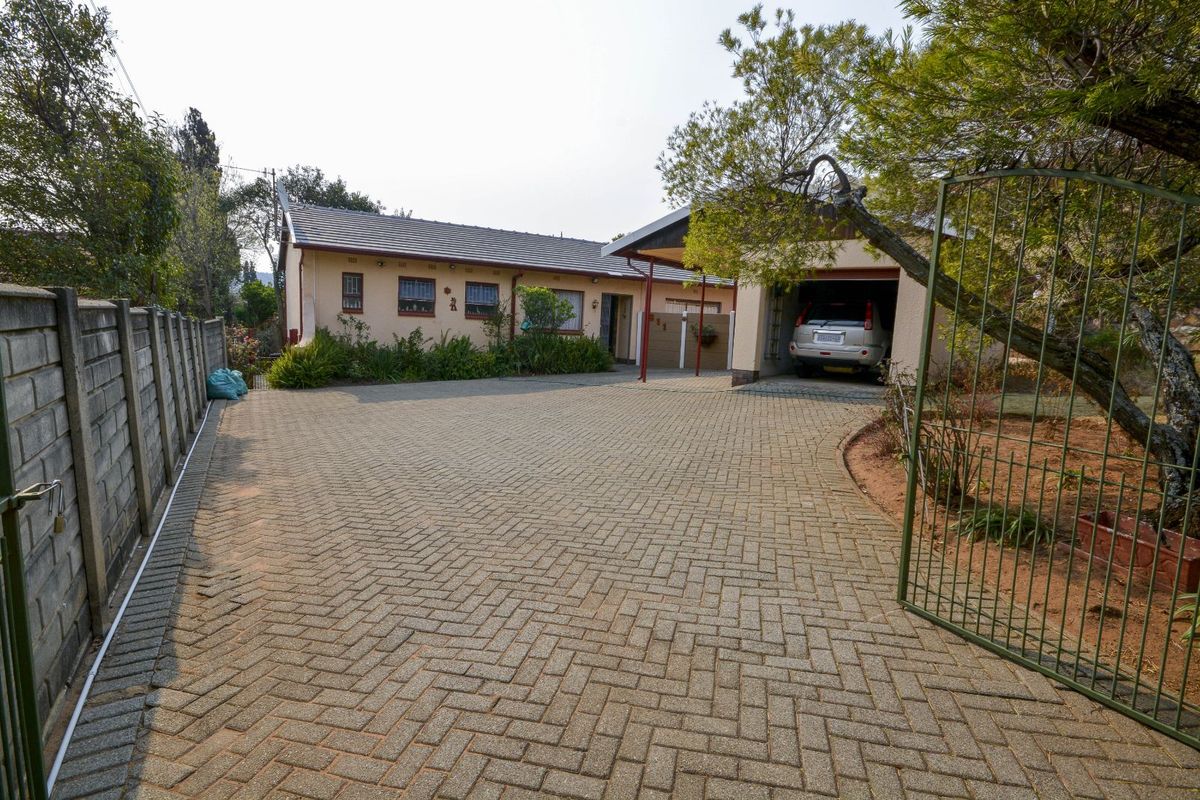 House For Sale in Mondeor - Photo 2