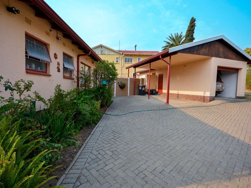 House For Sale in Mondeor - Photo 3