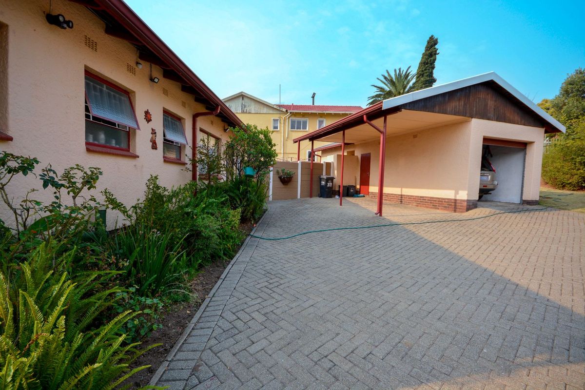 House For Sale in Mondeor - Photo 3