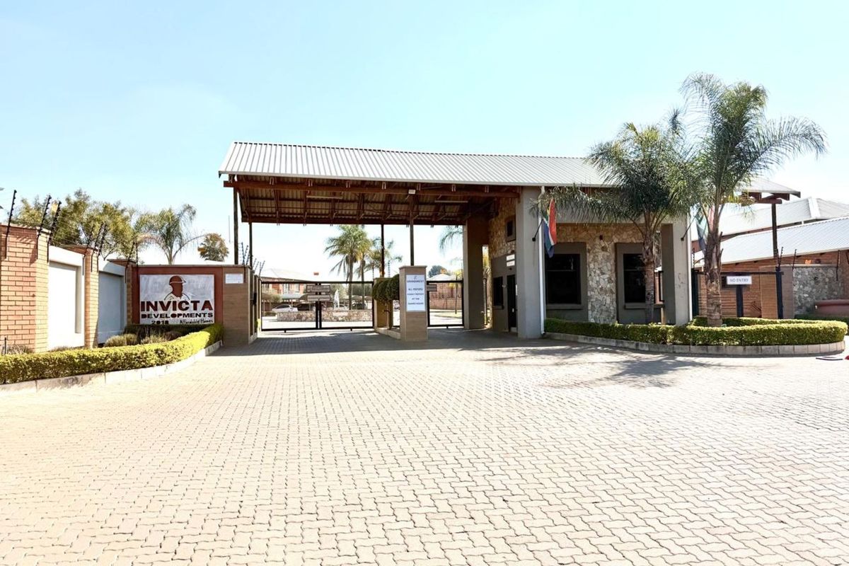 Apartment For Sale in Philip Nel Park - Photo 2