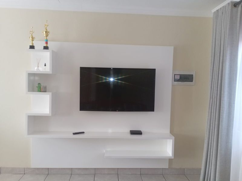 Townhouse For Sale in Annlin - Photo 5