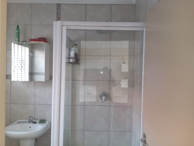 Townhouse For Sale in Annlin - Photo 7