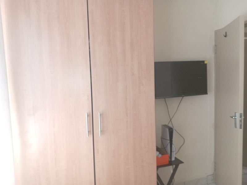 Townhouse For Sale in Annlin - Photo 10