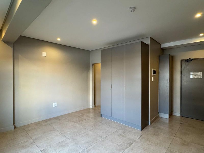 Apartment For Sale in Sandown - Photo 8