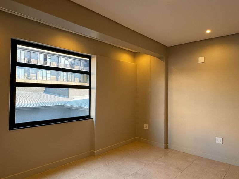Apartment For Sale in Sandown - Photo 4