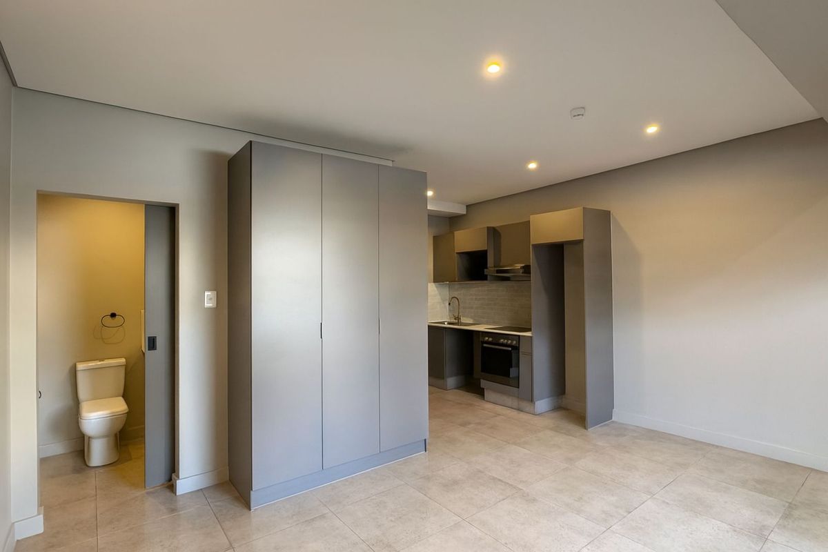 Apartment For Sale in Sandown - Photo 5