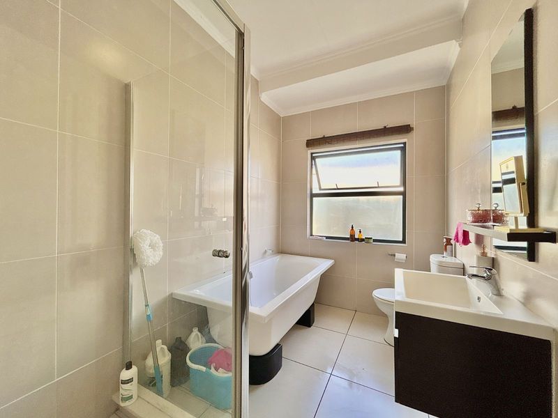 Apartment For Sale in Fourways - Photo 7