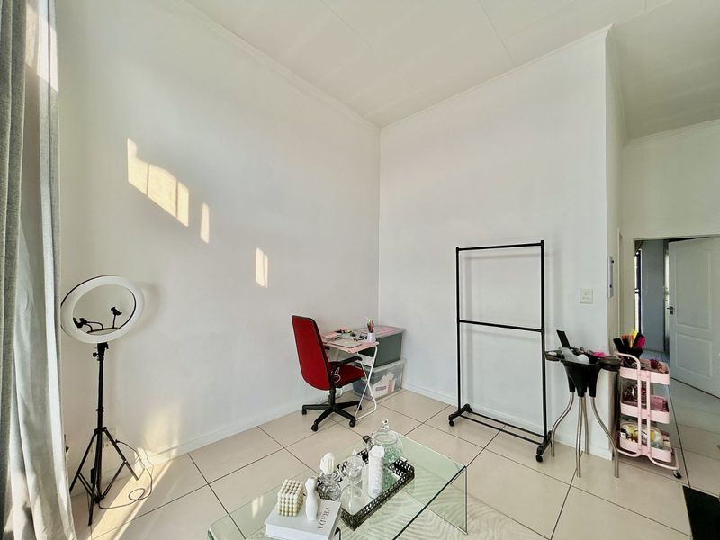 Apartment For Sale in Fourways - Photo 6