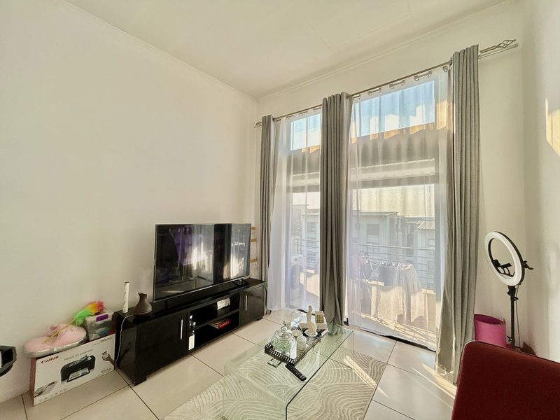 Apartment For Sale in Fourways - Photo 4