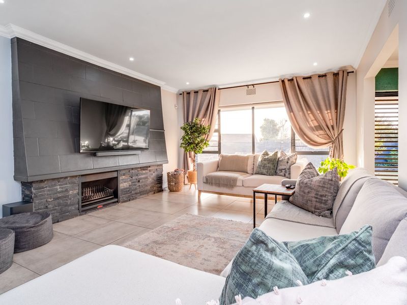 House For Sale in Noordheuwel - Photo 3