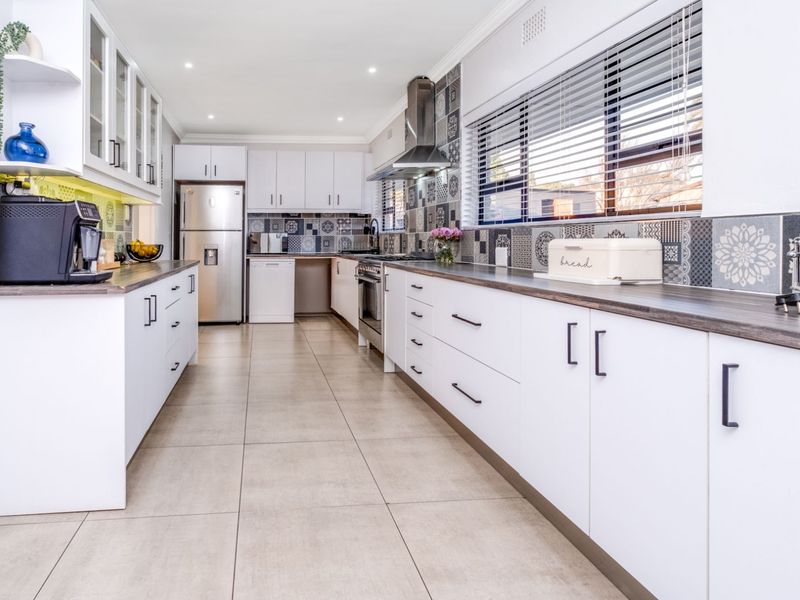 House For Sale in Noordheuwel - Photo 7