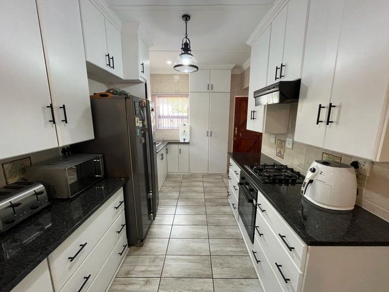 House For Sale in Memorial Road Area - Photo 8