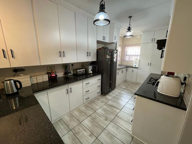 House For Sale in Memorial Road Area - Photo 7