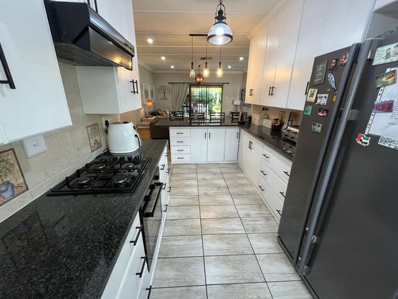 House For Sale in Memorial Road Area - Photo 6