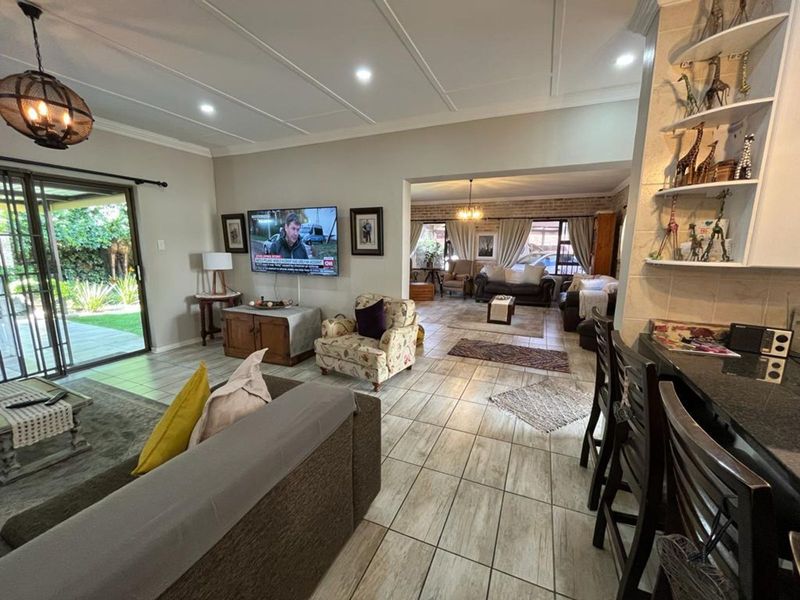 House For Sale in Memorial Road Area - Photo 4