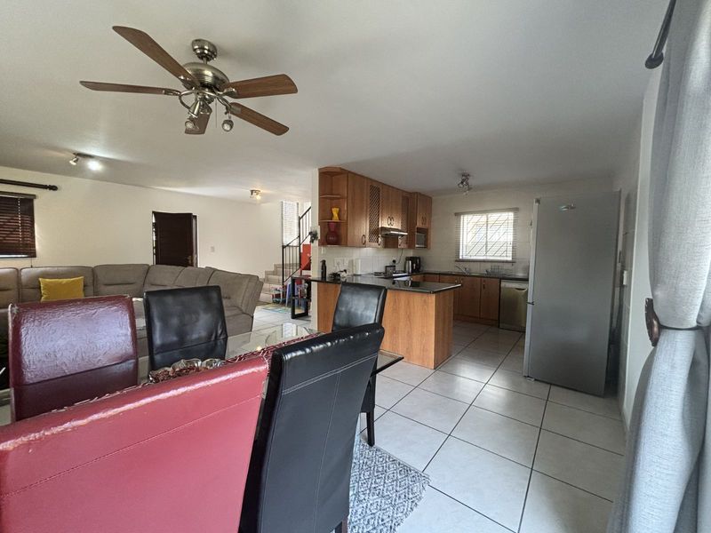 House For Sale in North Riding - Photo 8