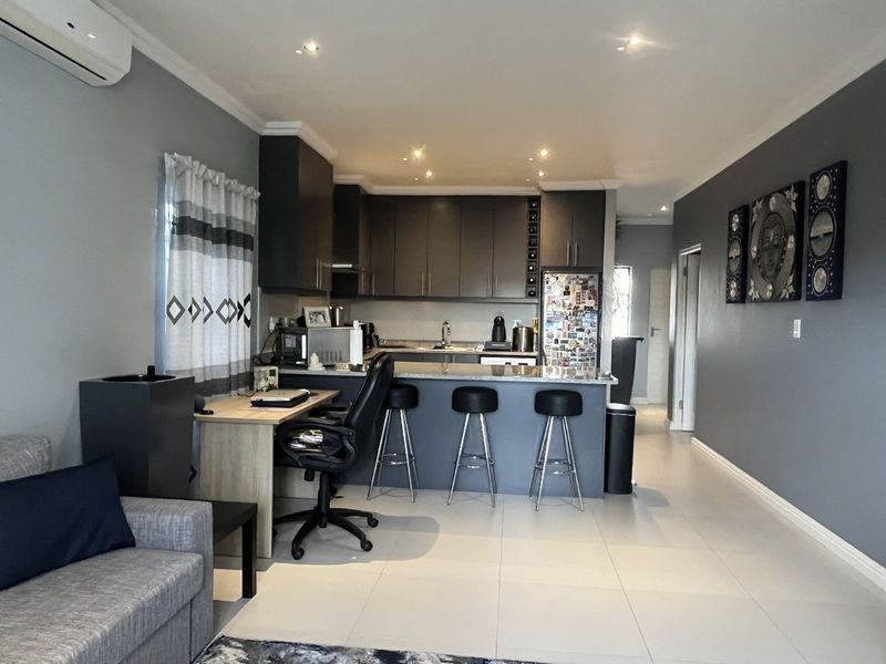 House For Sale in Parklands - Photo 5