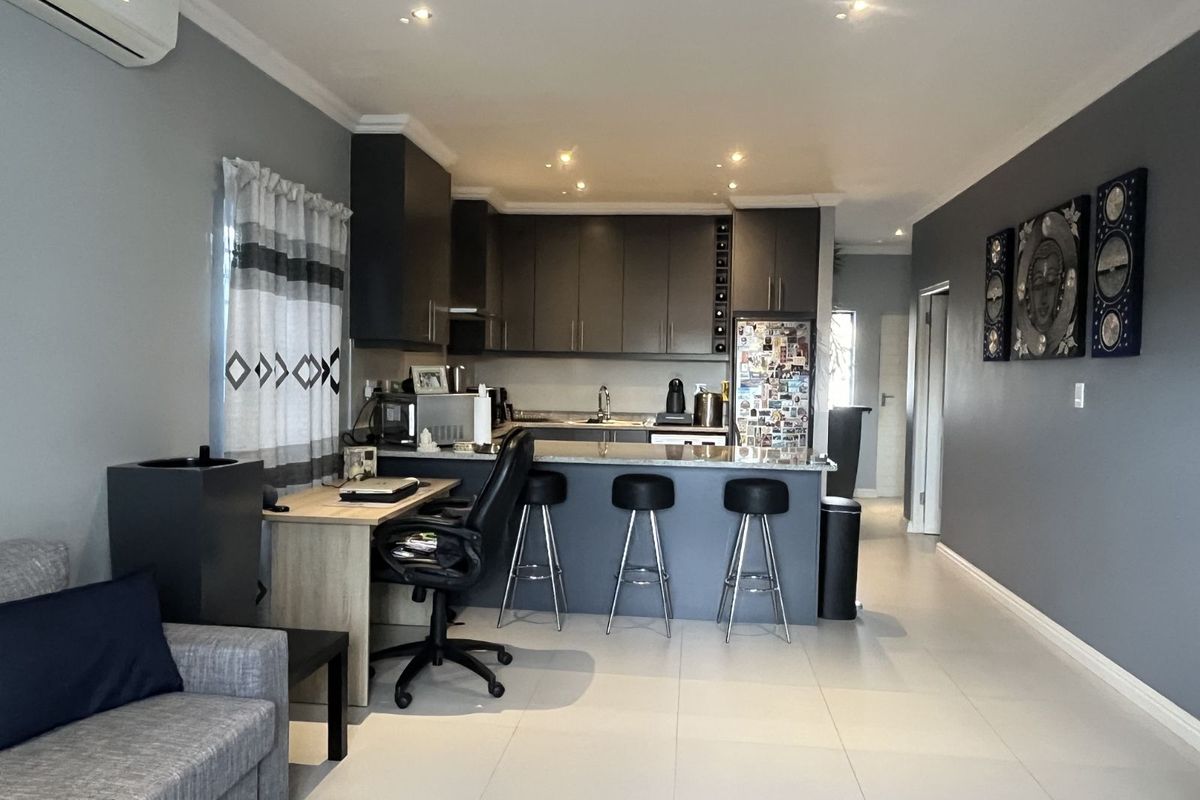 House For Sale in Parklands - Photo 5