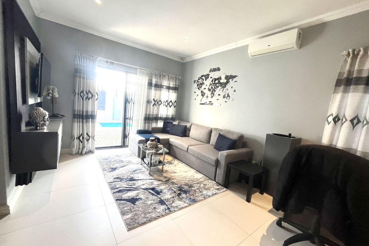House For Sale in Parklands - Photo 2