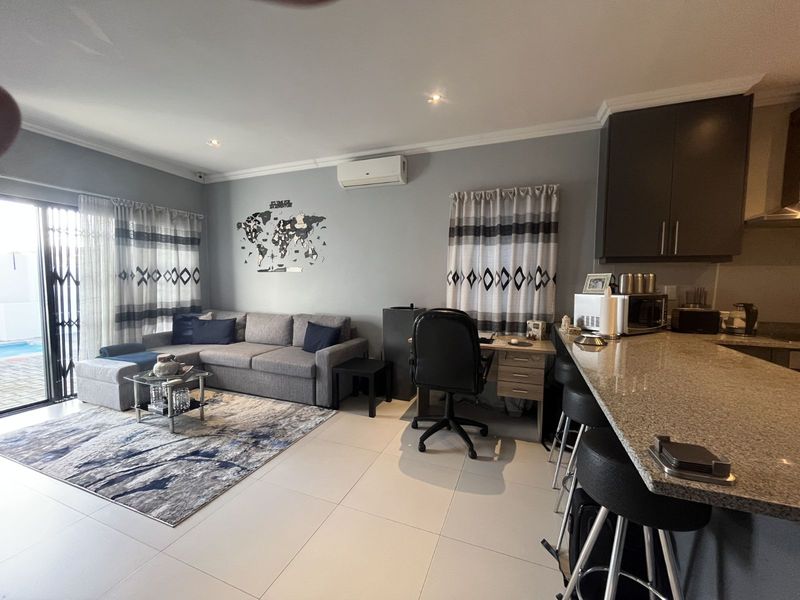 House For Sale in Parklands - Photo 3