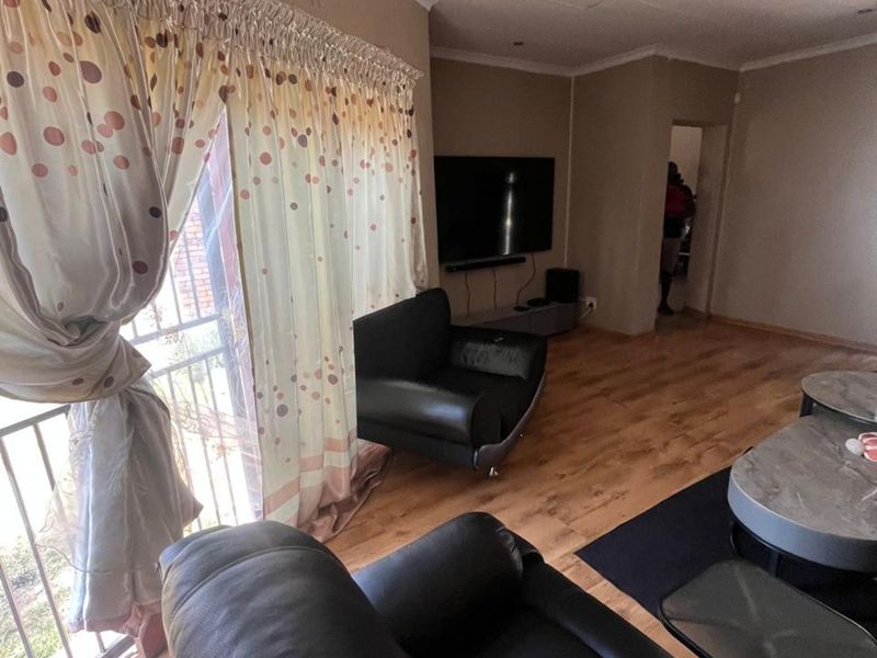 House For Sale in Pretoria Gardens - Photo 3