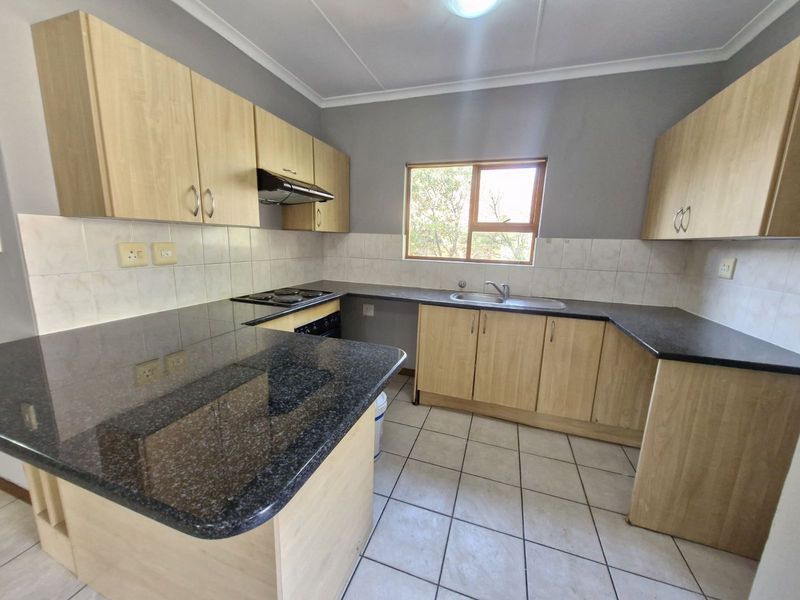 Townhouse For Sale in Fourways - Photo 4