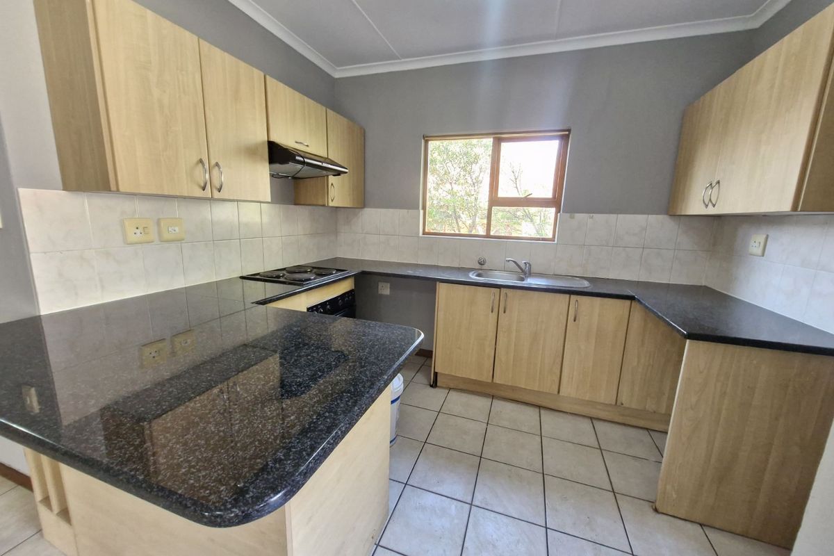 Townhouse For Sale in Fourways - Photo 4
