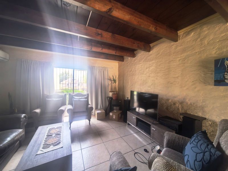 Townhouse For Sale in Hennopspark - Photo 3