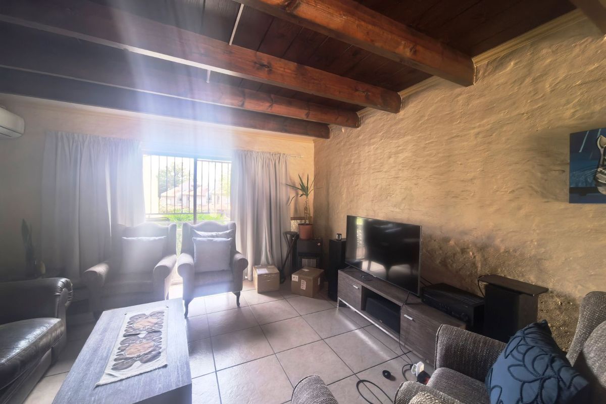 Townhouse For Sale in Hennopspark - Photo 3