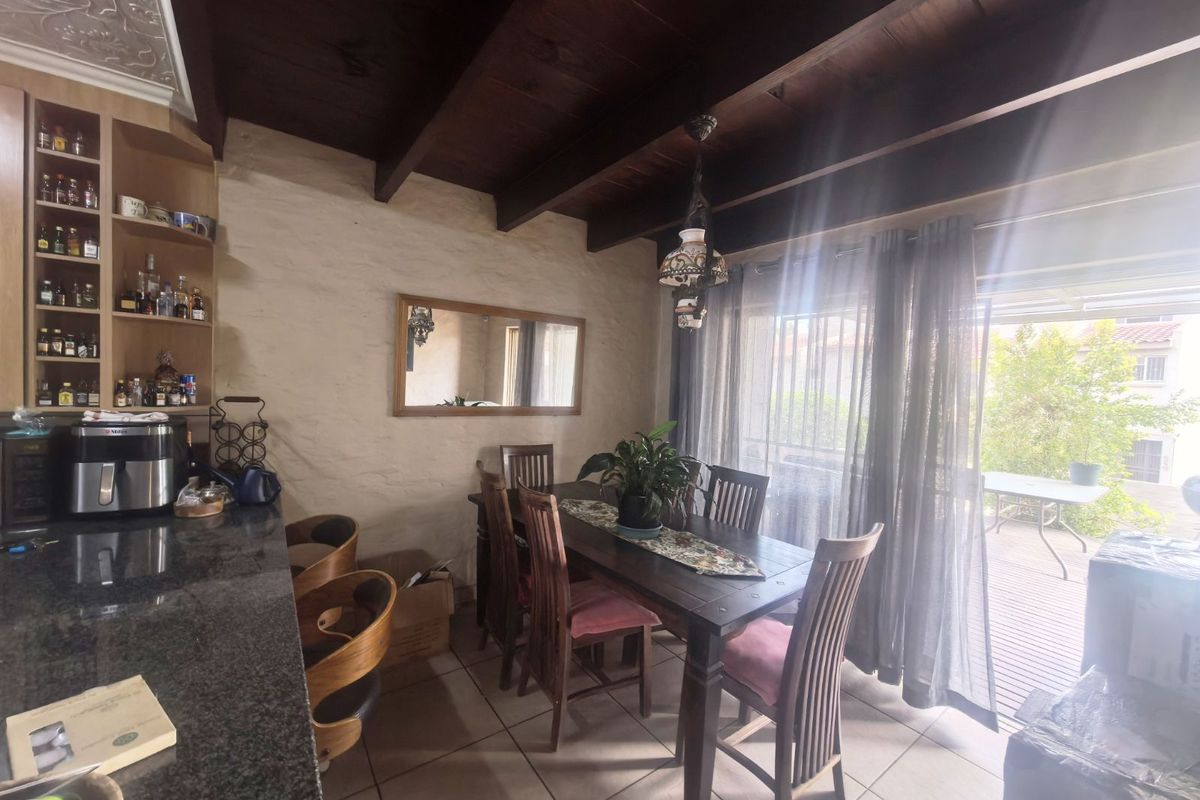 Townhouse For Sale in Hennopspark - Photo 4