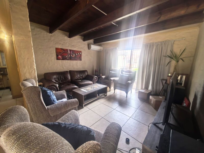 Townhouse For Sale in Hennopspark - Photo 2