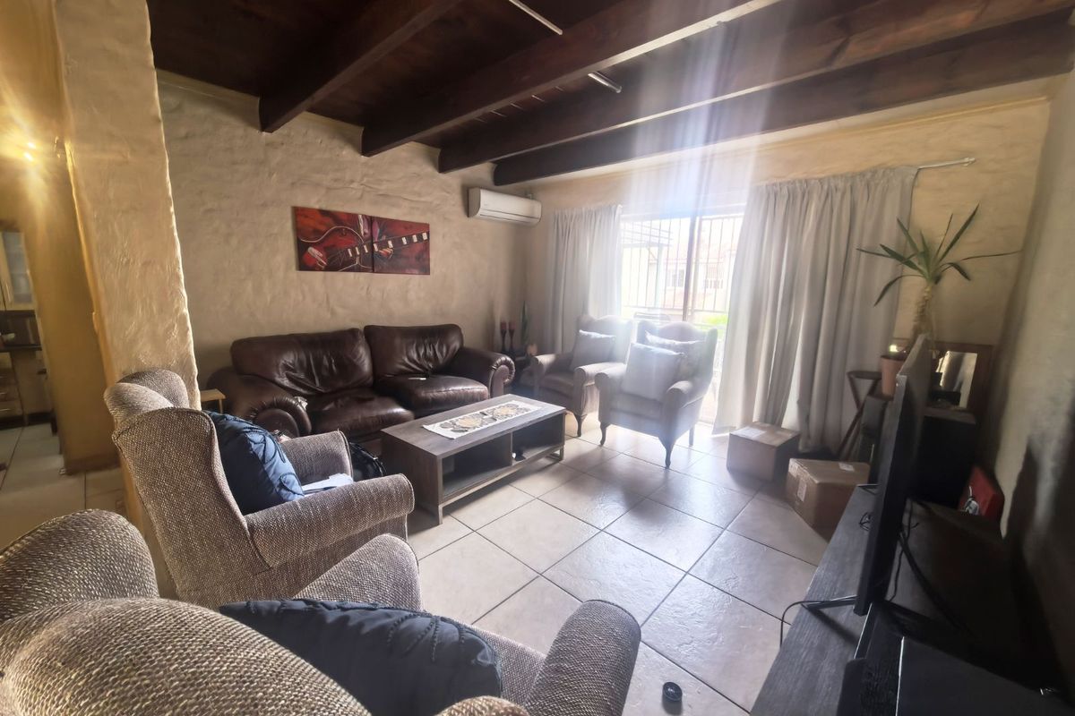 Townhouse For Sale in Hennopspark - Photo 2