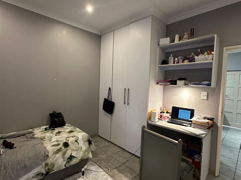 Apartment For Sale in Universitas - Photo 2