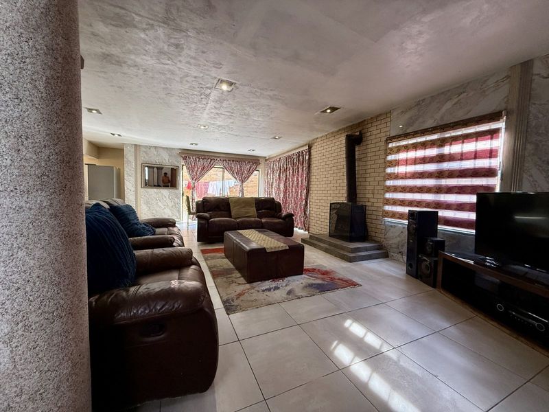 House For Sale in Illiondale - Photo 4