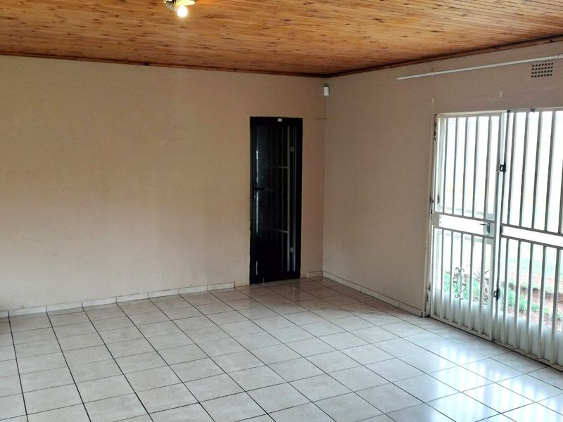 House For Sale in Witpoortjie - Photo 9