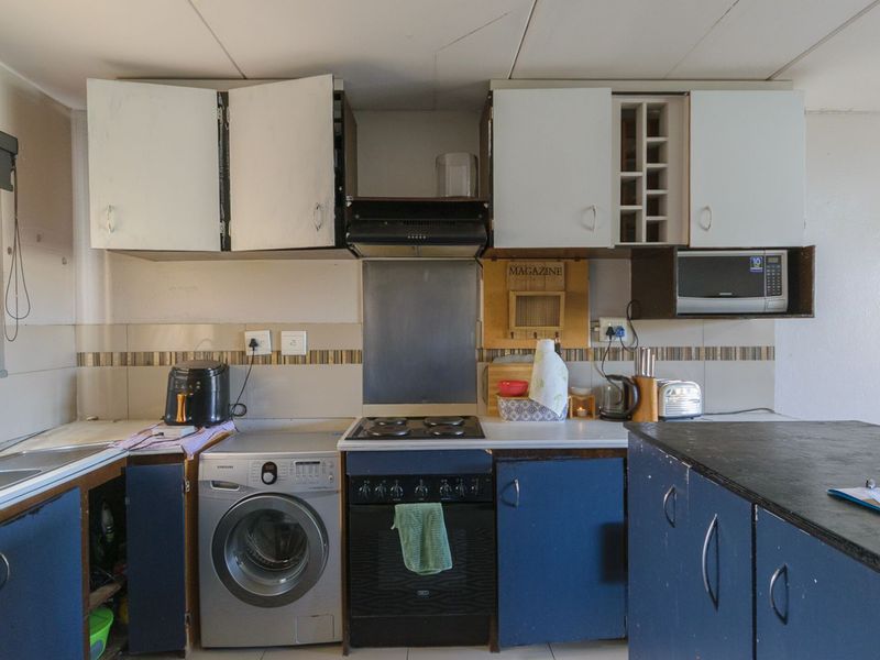 Townhouse For Sale in Mondeor - Photo 9