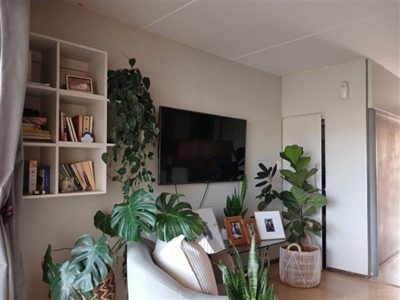 Townhouse For Sale in Mondeor - Photo 8