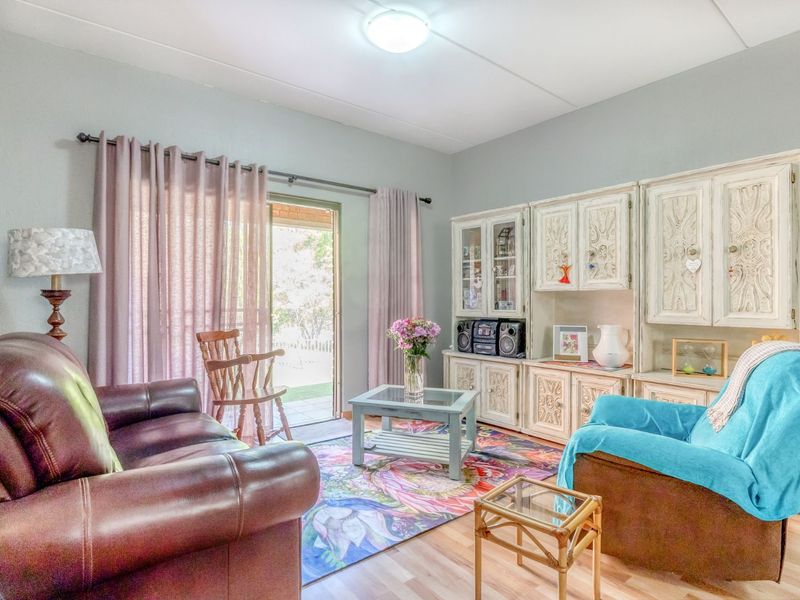 Apartment For Sale in Weltevreden Park - Photo 2