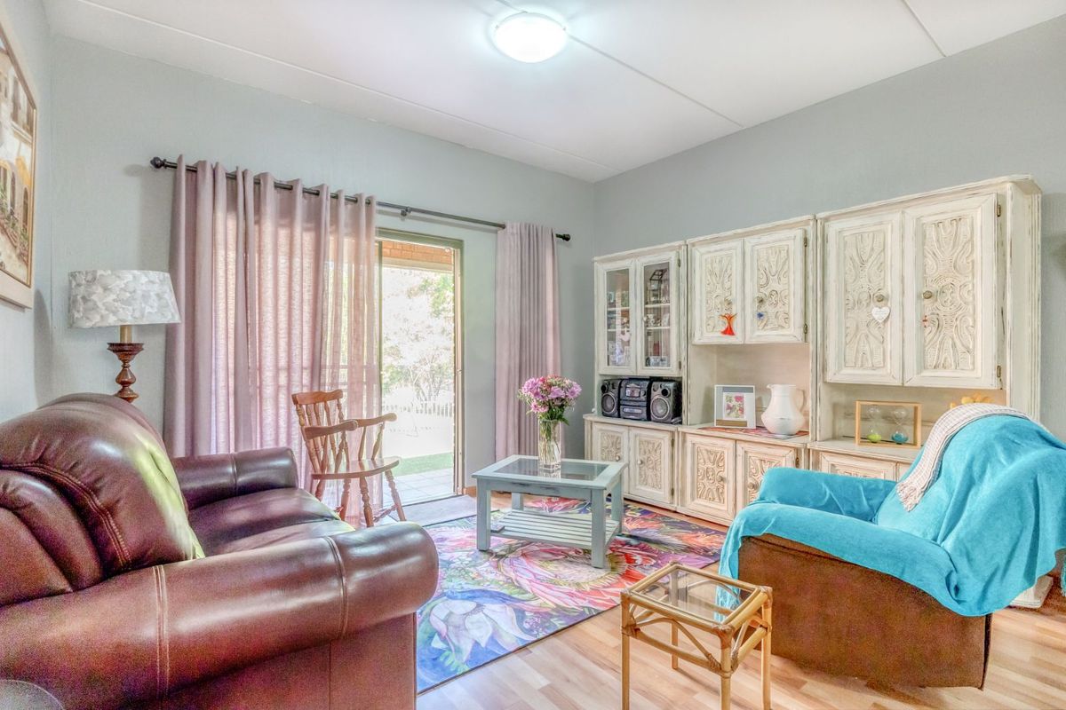 Apartment For Sale in Weltevreden Park - Photo 2