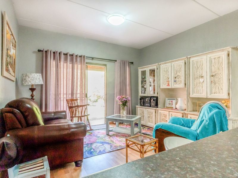 Apartment For Sale in Weltevreden Park - Photo 4