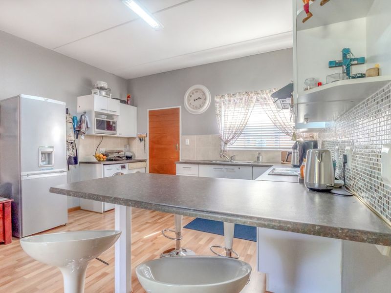 Apartment For Sale in Weltevreden Park - Photo 7