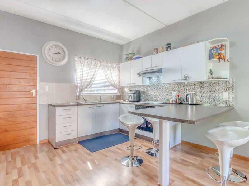 Apartment For Sale in Weltevreden Park - Photo 6