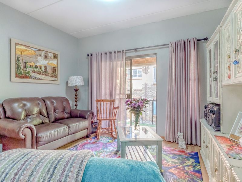 Apartment For Sale in Weltevreden Park - Photo 3