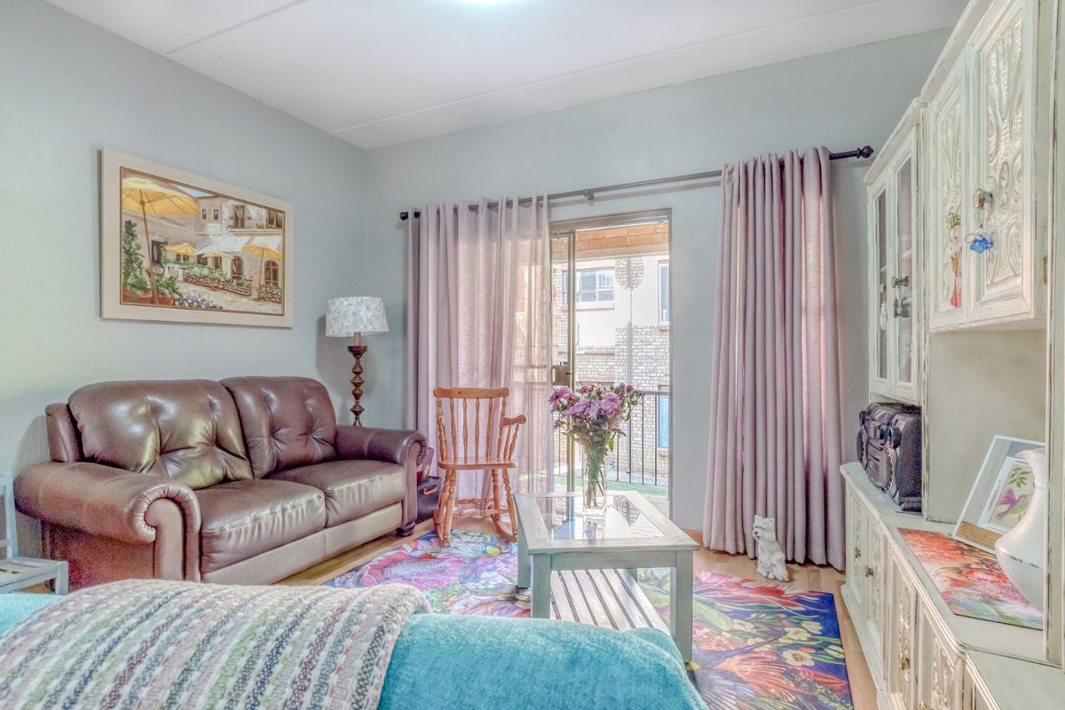 Apartment For Sale in Weltevreden Park - Photo 3