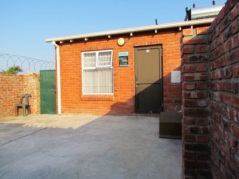 House For Sale in Walmer Link - Photo 3