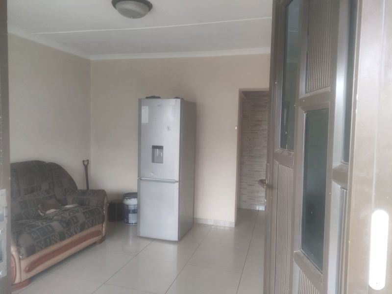 House For Sale in Esikhawini Central - Photo 9