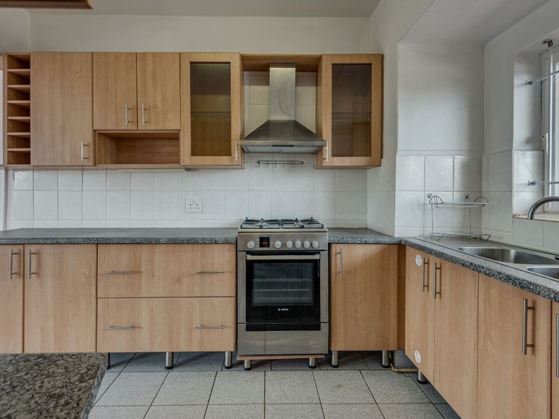 Apartment For Sale in Richmond Hill - Photo 3