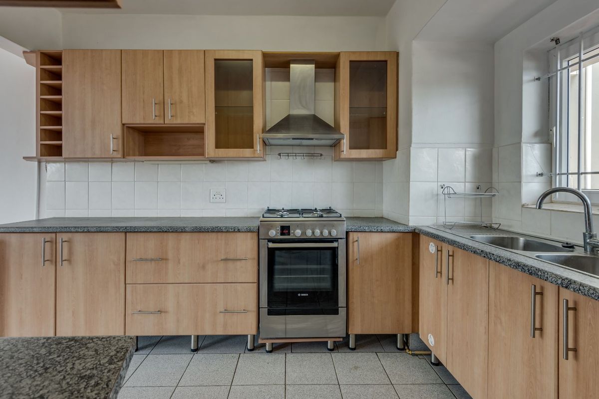 Apartment For Sale in Richmond Hill - Photo 3