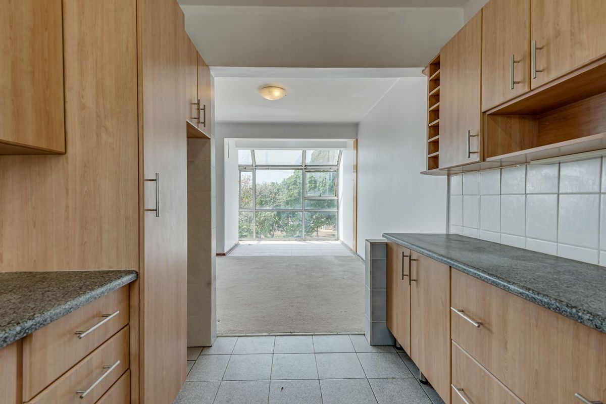Apartment For Sale in Richmond Hill - Photo 5