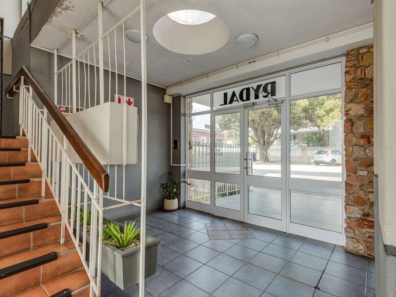 Apartment For Sale in Richmond Hill - Photo 2